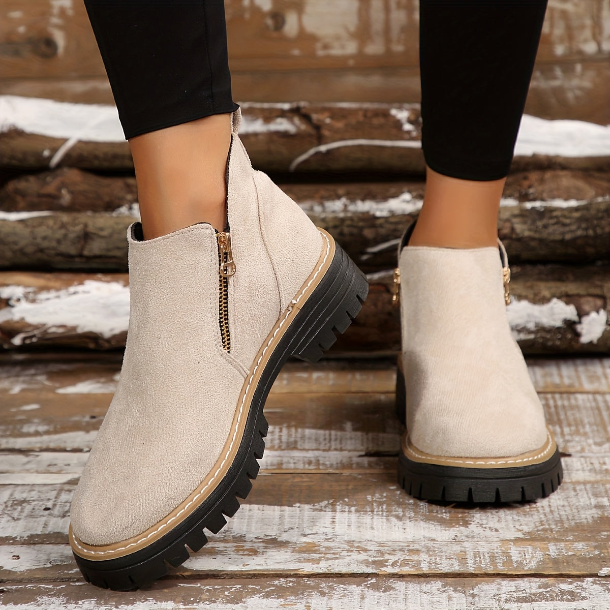 Mealla | Sturdy boots with zip closure