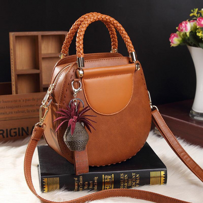 Vera - Sleek Leather Shoulder Bag