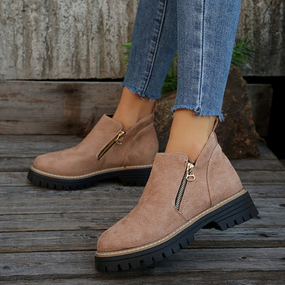 Mealla | Sturdy boots with zip closure