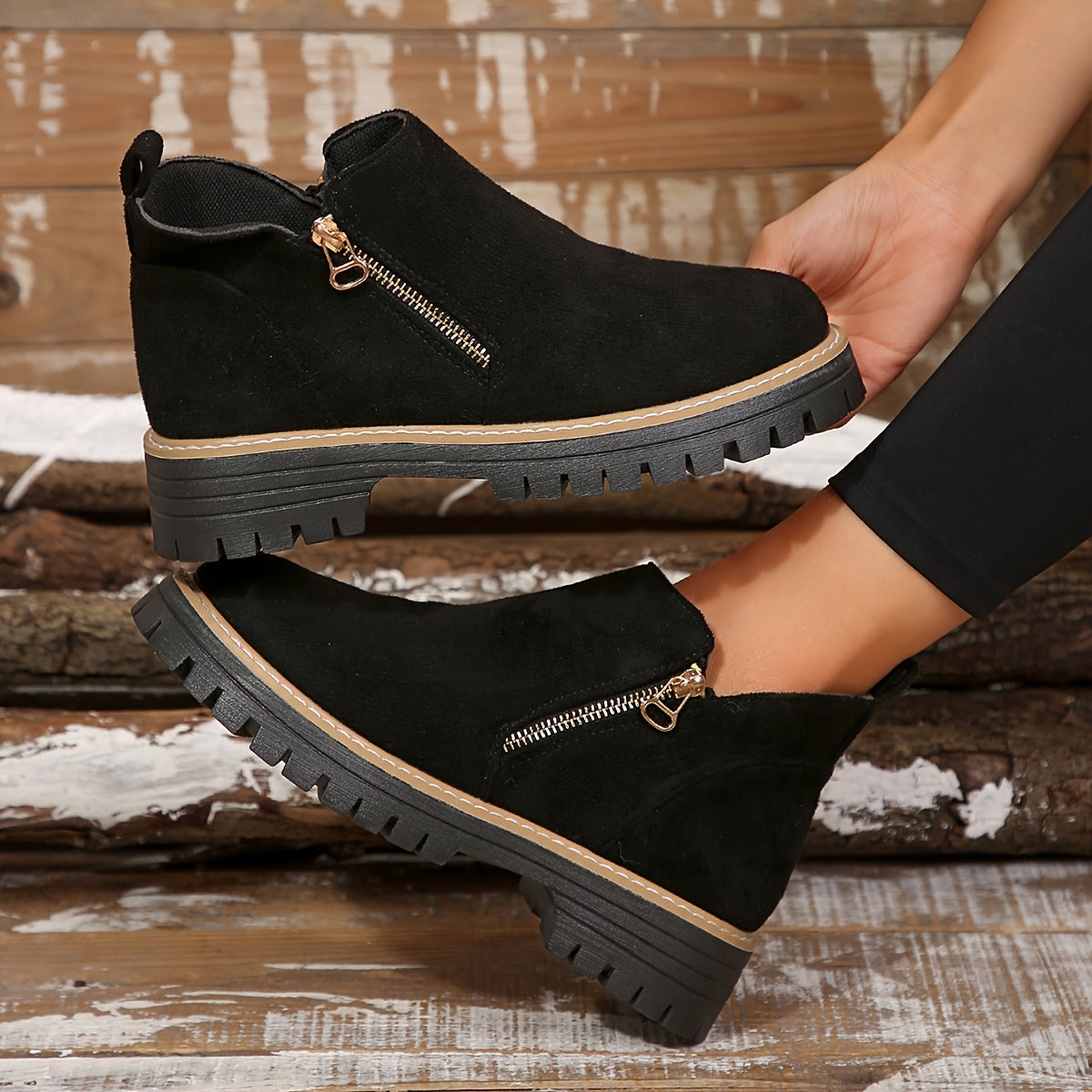 Mealla | Sturdy boots with zip closure