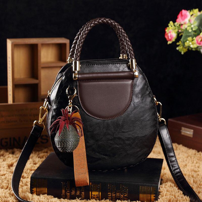 Vera - Sleek Leather Shoulder Bag