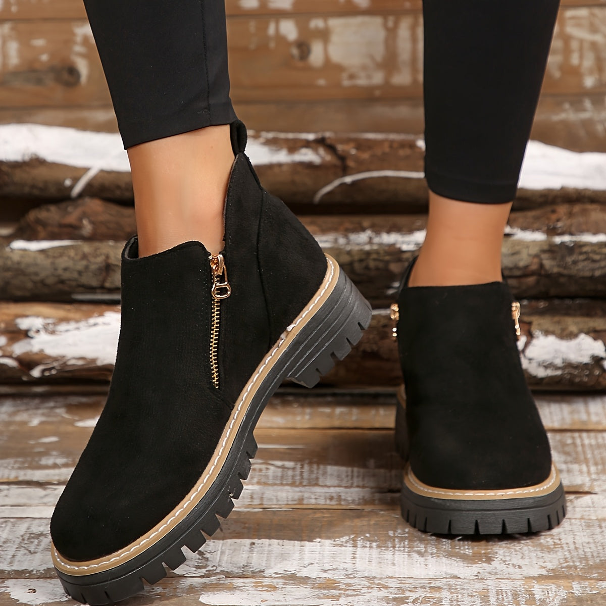 Mealla | Sturdy boots with zip closure